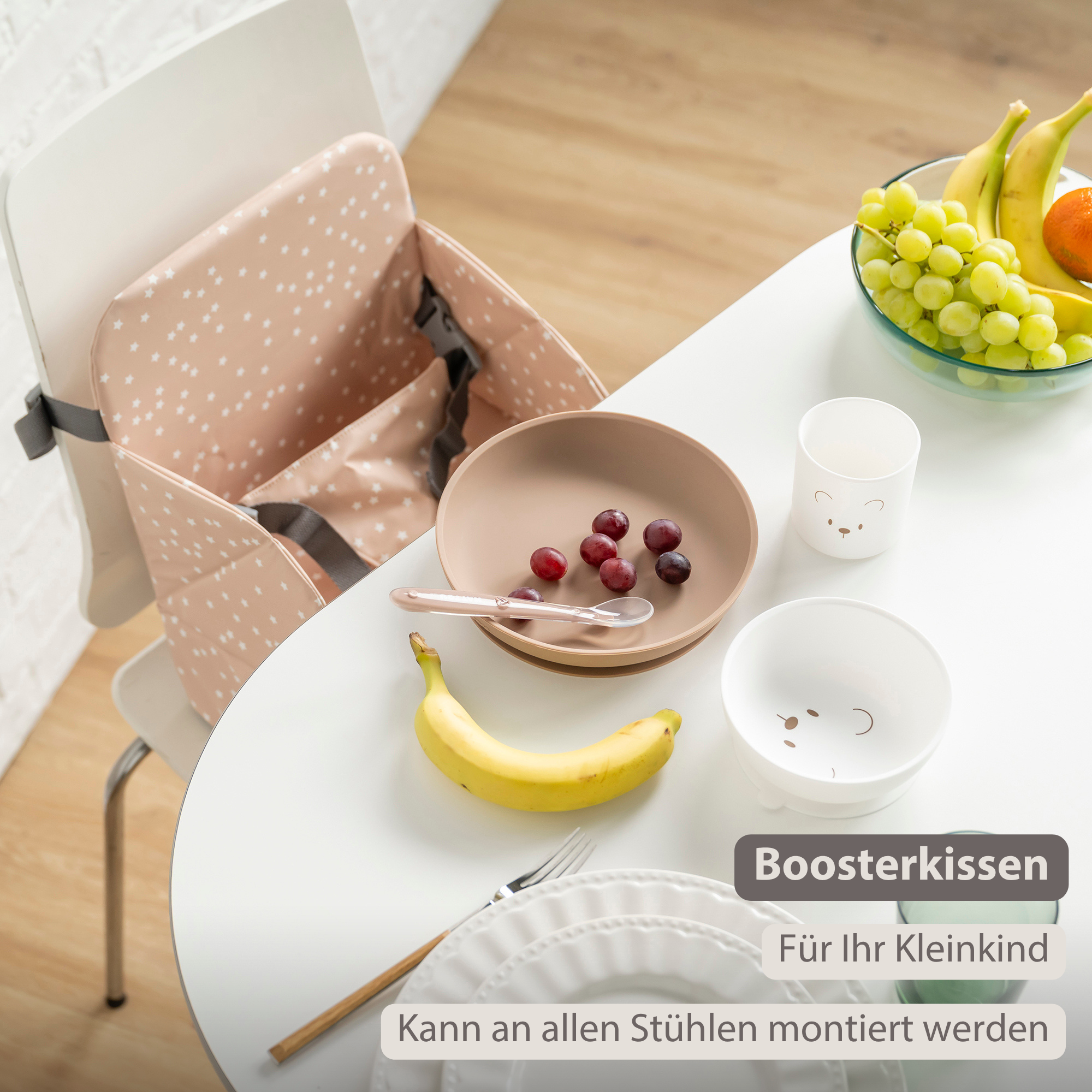 Foody Foldable Booster Seat for Dining Chair - Water-Resistant Seat with Safety Belt - Beige with Stars [DE]