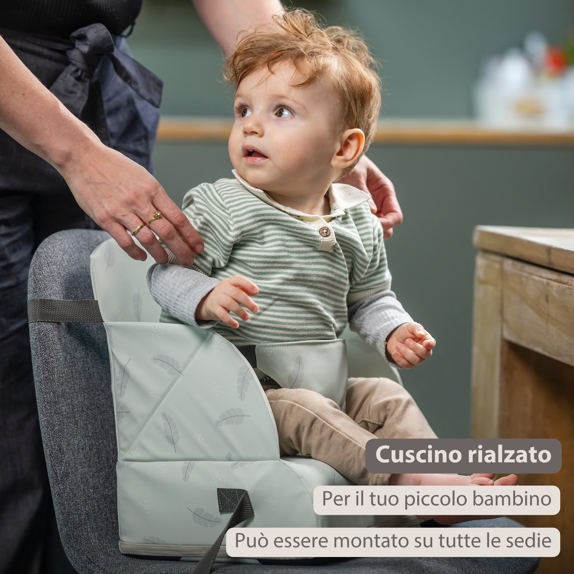 Foody Foldable Booster Seat for Dining Chair - Water-Resistant Seat with Safety Belt - Beige with Stars [IT]