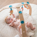 Tappeto Da Gioco Con Arco In Legno  Mila, Lana and Zoe