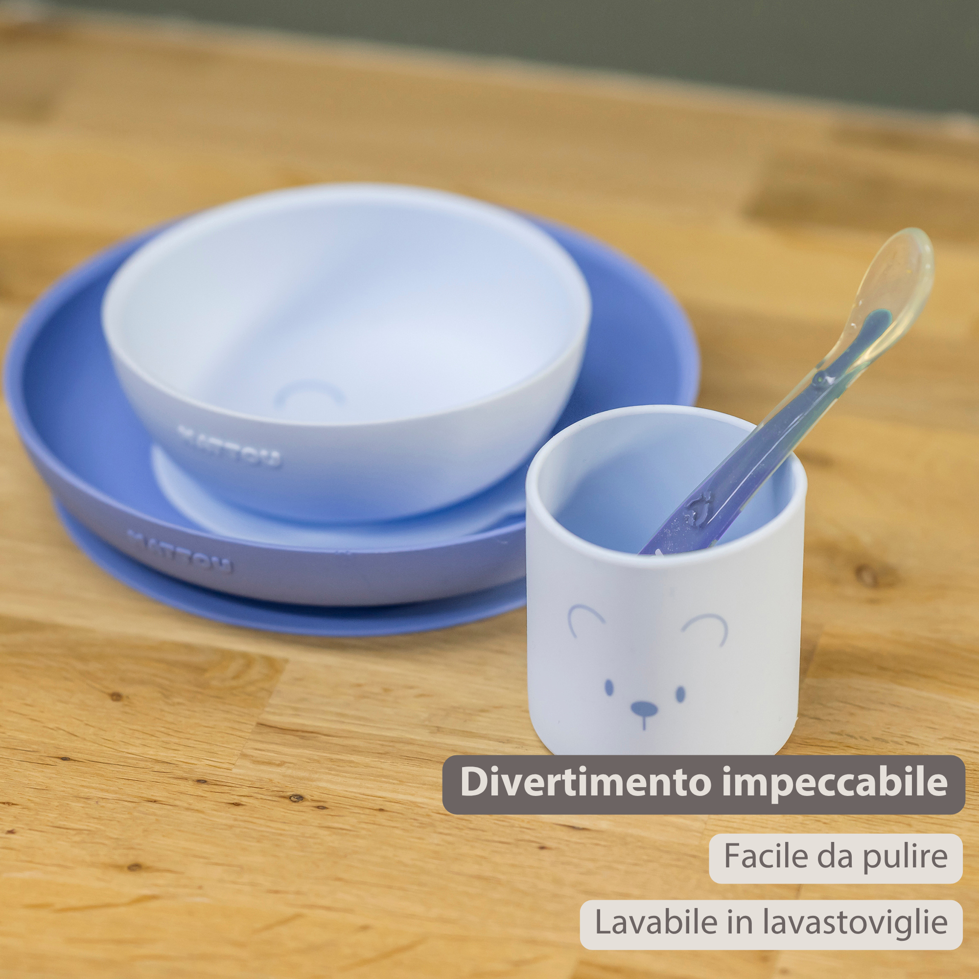 Mealtime Silicone Tableware Set for Children, 4 pcs with Suction - Blue [IT]