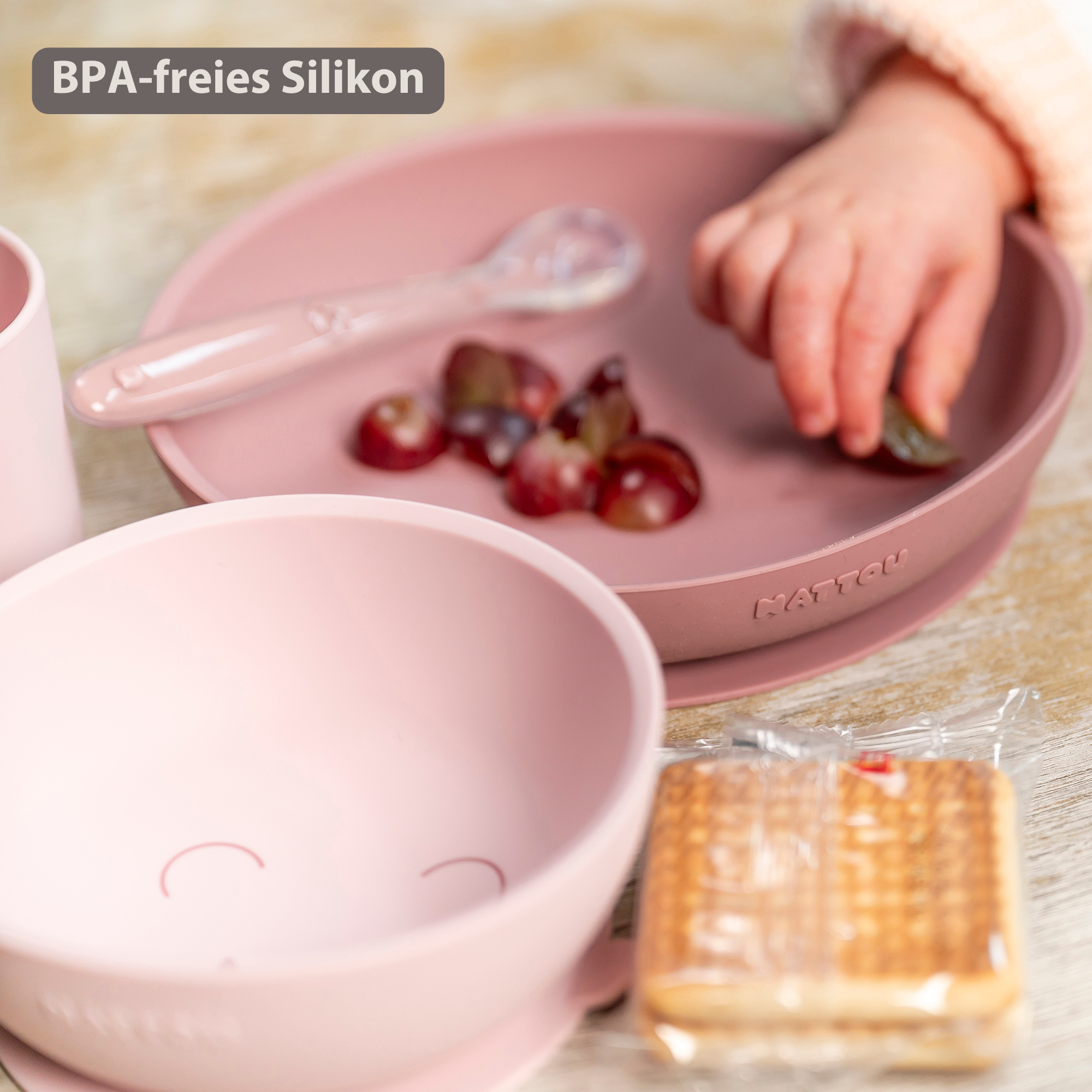 Mealtime Silicone Tableware Set for Children, 4 pcs with Suction - Pink [DE]