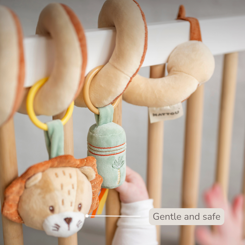 Playpen Spiral Baby Lion Léon - Activity Spiral for Home or On the Go - 25 cm - Multicolored [EN]