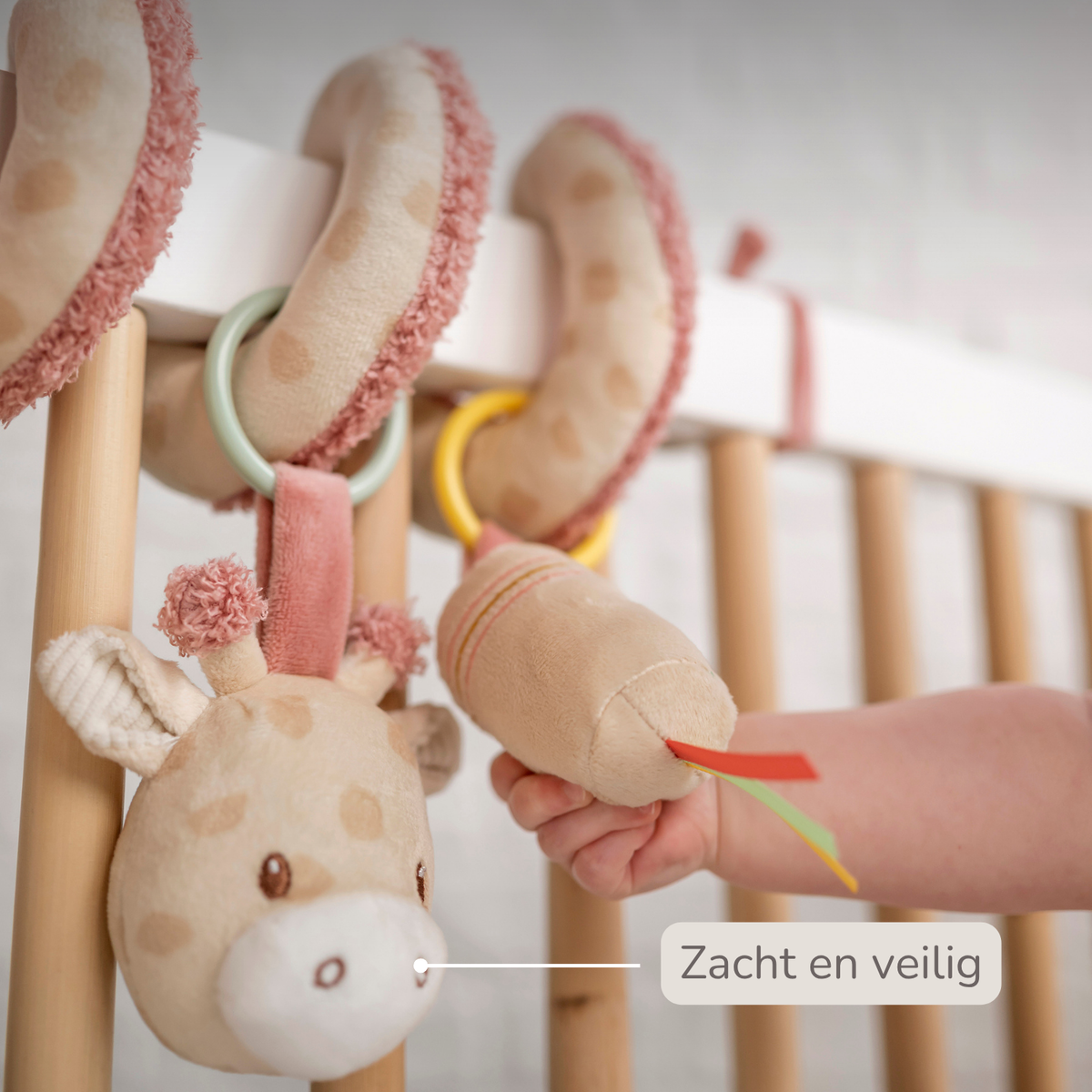 Playpen Spiral Baby Giraffe Gina - Activity Spiral for Home or On the Go - 25 cm - Multicolored [NL]